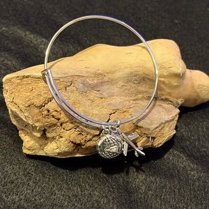Adjustable bracelet with two charms airplane and world globe